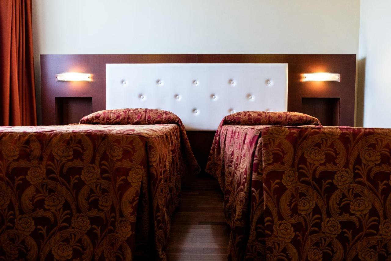 Venus & Hotel 4*